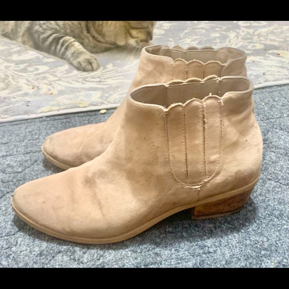 Call It Spring Tan 9 US Size Shoes Heels - Picture 2 of 4